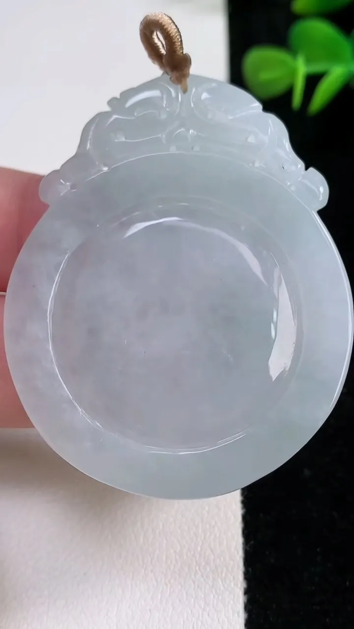 天然A货翡翠龙牌吊坠，尺寸54-43.2-5.6，重量:25.47g
12月17日