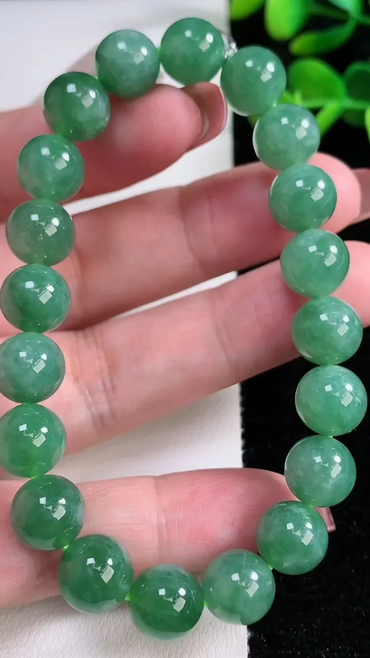 天然A货翡翠圆珠手串，尺寸10-20颗，重量:34.20g12月17日
工厂直销收藏佳品,种好水足，