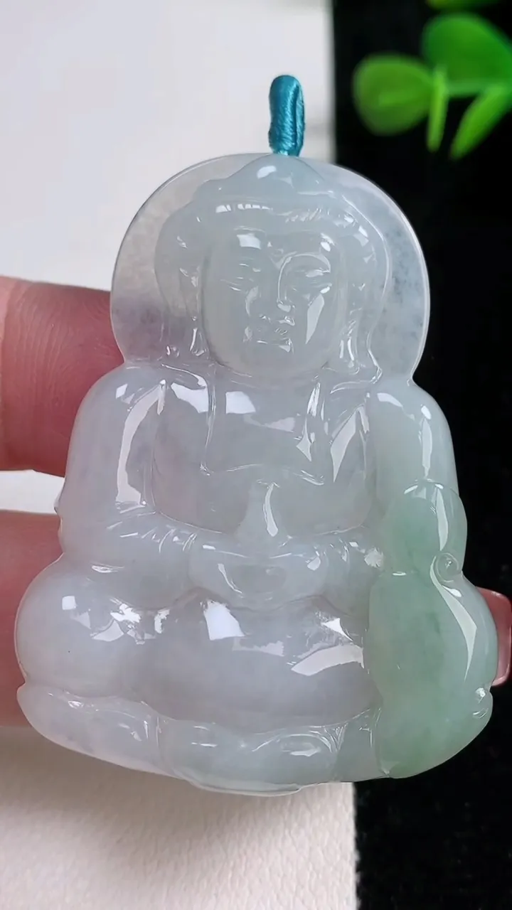 天然A货翡翠观音菩萨吊坠，尺寸52-38.7-5.7，重量:18.76g
12月17日