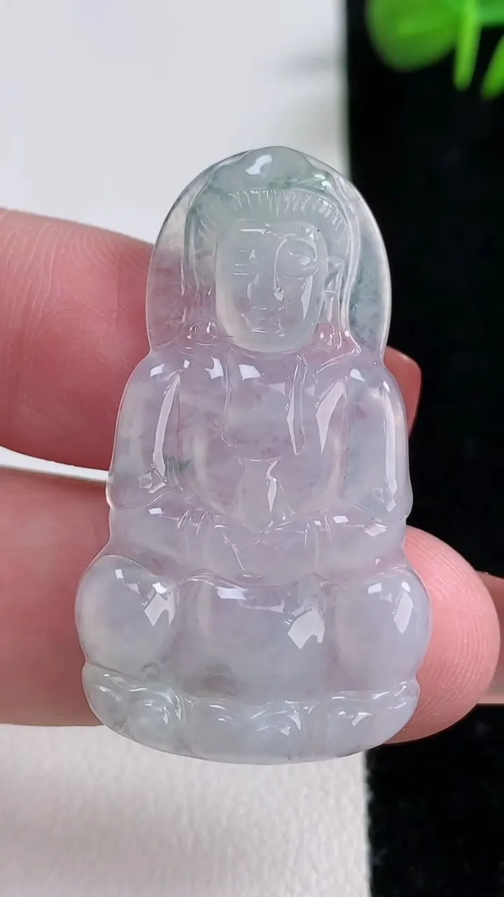 天然A货翡翠冰种飘花观音菩萨吊坠，尺寸40.4-23.5-3.5，重量:5.87g
12月17日