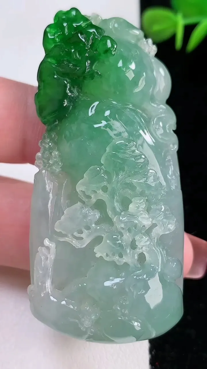 天然A货翡翠山水牌吊坠，尺寸74-40-24，重:47.91g
12月17日