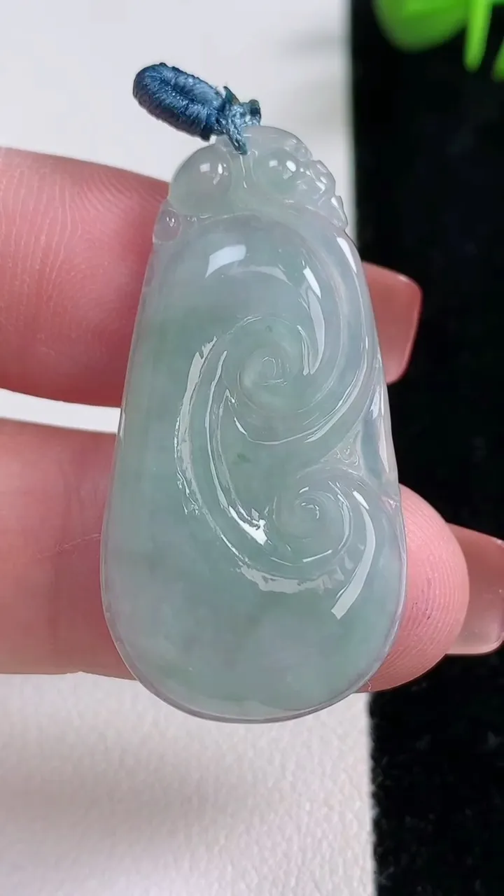 天然A货翡翠如意吊坠，尺寸39-20-4.8，重量:7.20g
12月17日