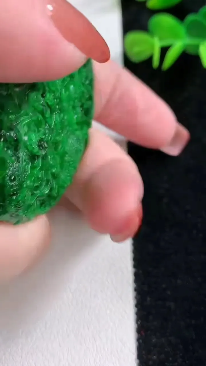 天然A货翡翠九龙至尊 龙牌吊坠，尺寸56-13，重:73.03g
12月17日