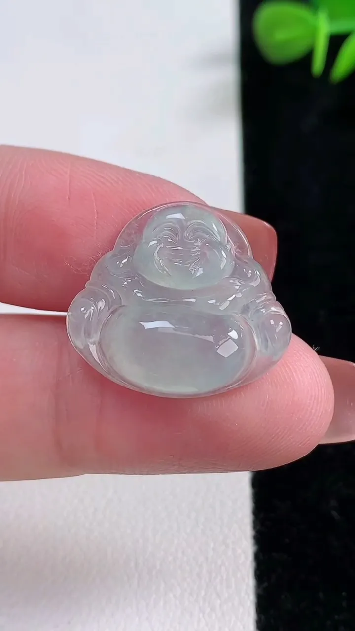 天然A货翡翠佛公吊坠，尺寸19.4-22-4.6，重量:2.87g
12月17日