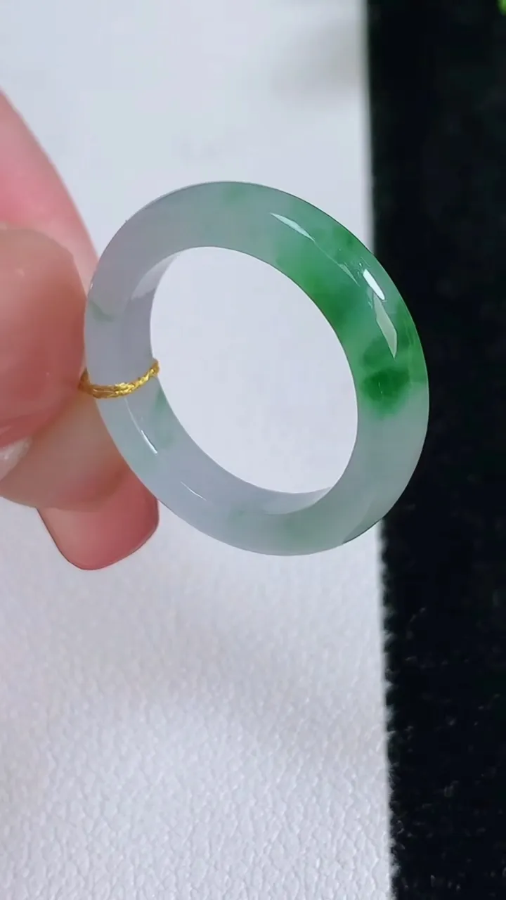 天然A货翡翠指环戒指，尺寸17.3-4.4-3.3，重量:2.88g2025年12月17日
工厂直销