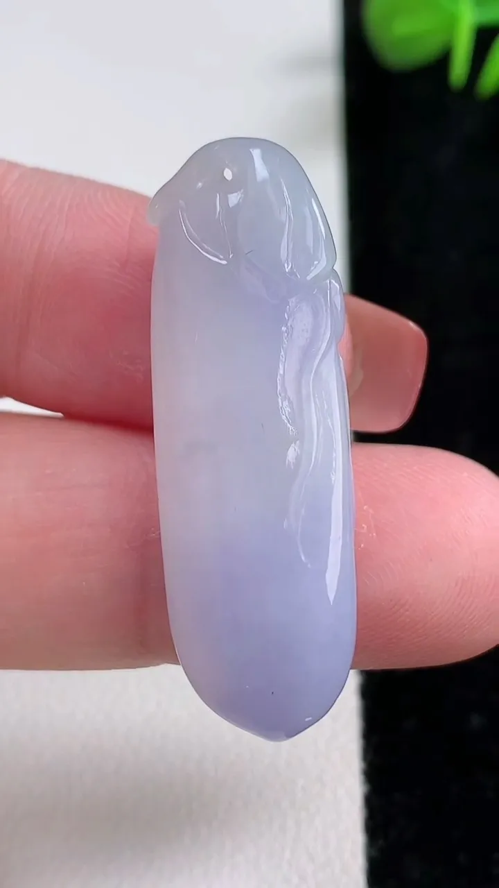 天然A货翡翠紫罗兰福瓜吊坠，尺寸38.2-12.3-8，重量:7.79g
12月17日