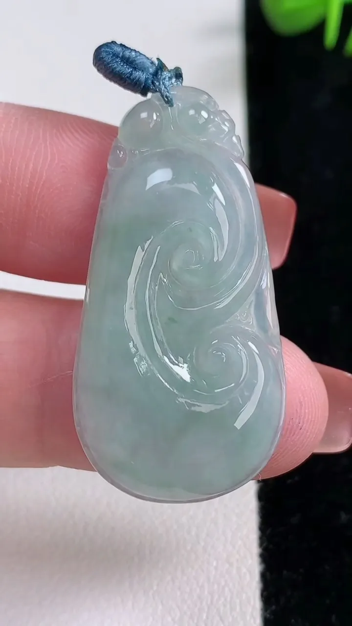 天然A货翡翠如意吊坠，尺寸39-20-4.8，重量:7.20g
12月17日