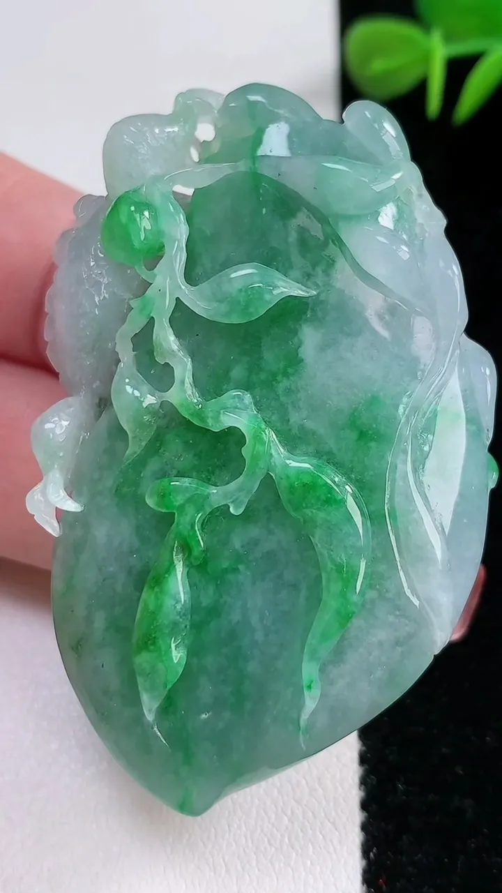 天然A货翡翠貔貅吊坠，尺寸60-38-14，重:45.88g
12月17日