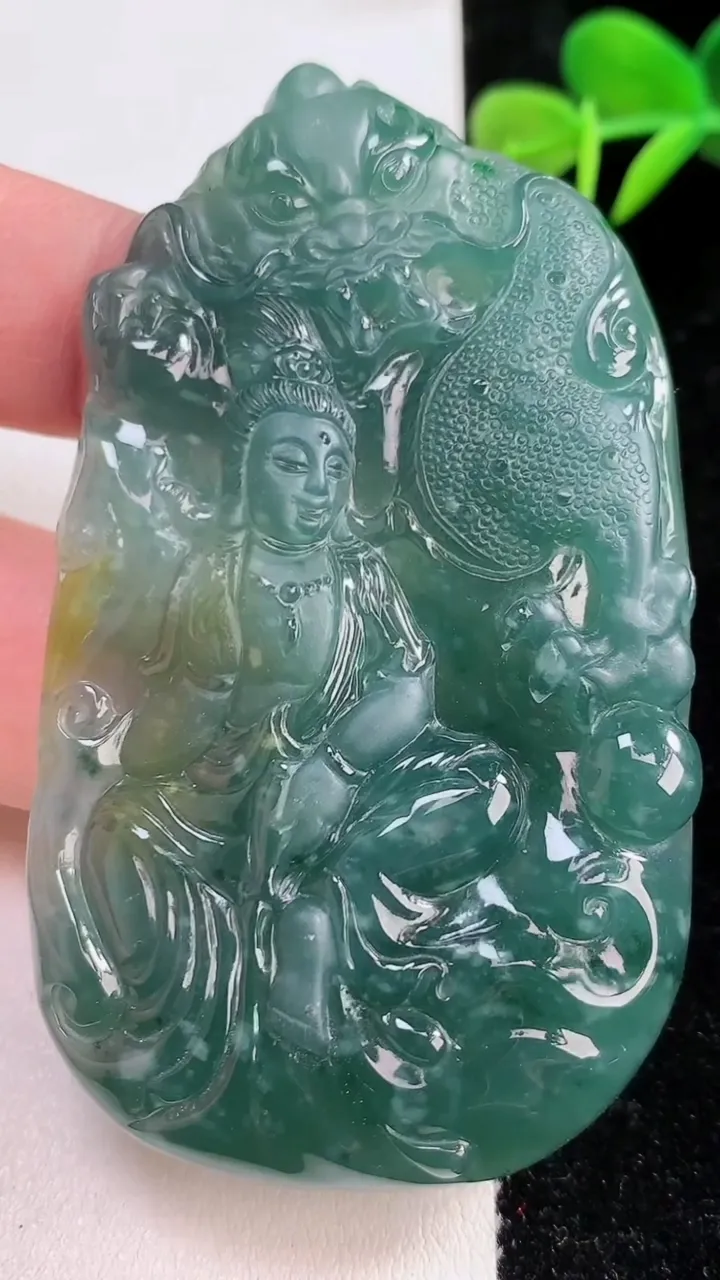 天然A货翡翠吊坠，尺寸73-42-7.2，重:47.93g
12月17日