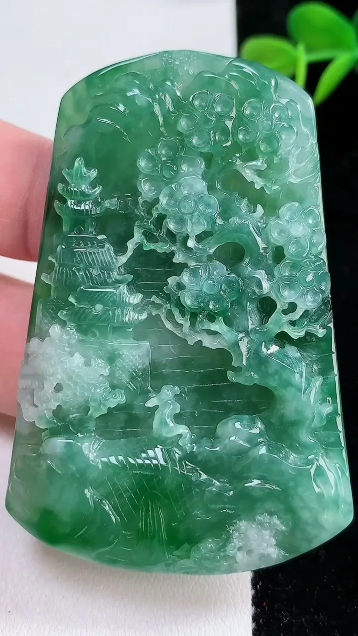 天然A货翡翠山水牌吊坠，尺寸65-43-6.3，重:37.83g
12月17日