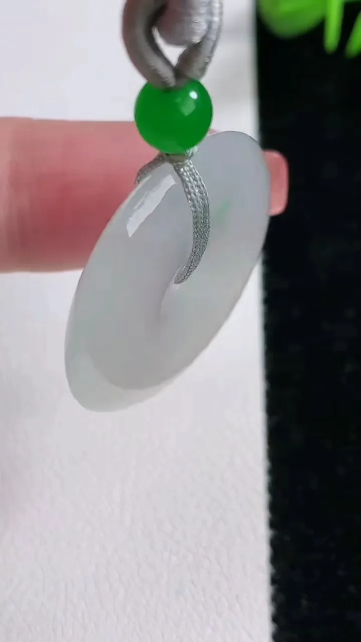 天然A货翡翠平安扣吊坠，尺寸28.9-5.6，重:9.42g
12月17日