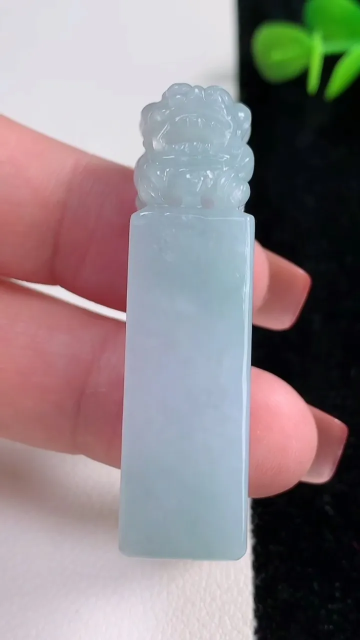 天然A货翡翠貔貅印章，尺寸48.8-13.2-12.7，重量:24.65g
12月17日