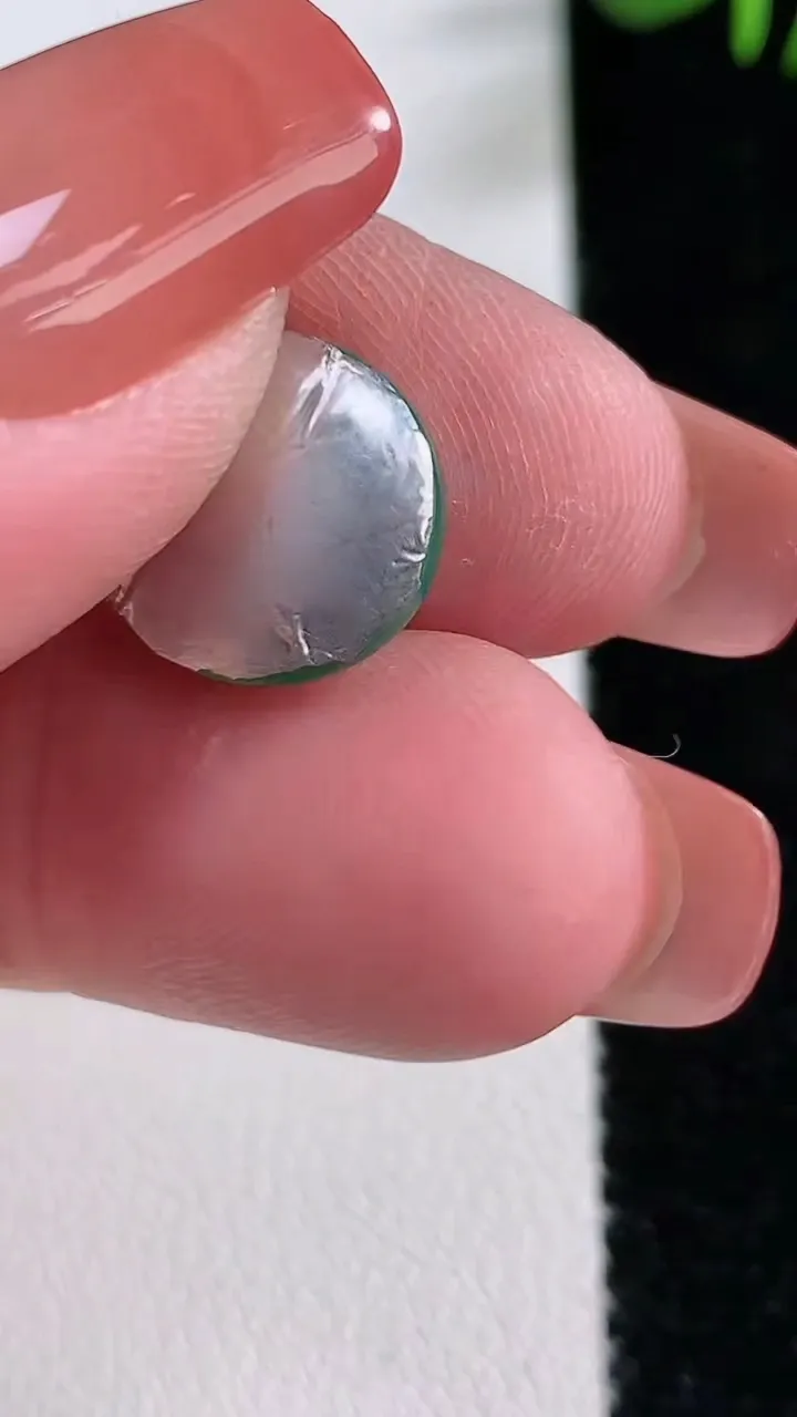 天然A货翡翠蛋面镶嵌件，尺寸14.3-12.3-5.7，重:1.80g
12月17日