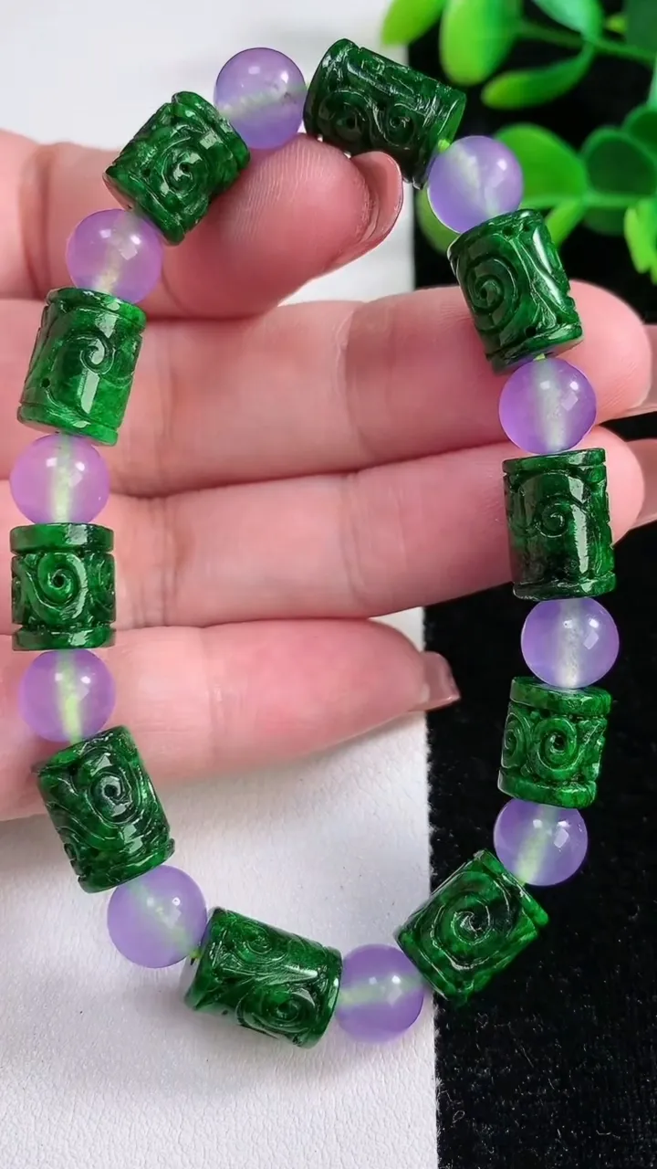 天然A货翡翠路路通手串，尺寸12-8.6，重:27.19g12月17日
工厂直销收藏佳品,种好水足，色泽均匀，有种有色，上手高大气！