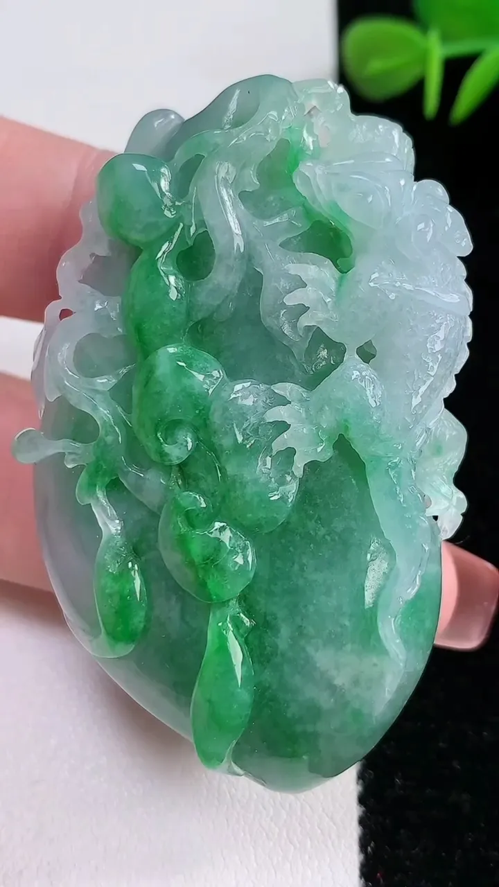 天然A货翡翠貔貅吊坠，尺寸60-38-14，重:45.88g
12月17日