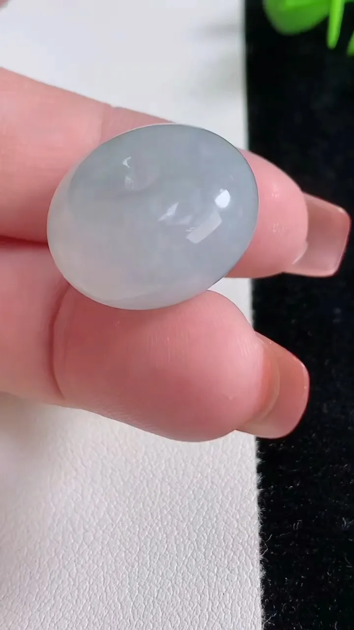 天然A货翡翠路路通吊坠，尺寸22.2-11.9，重量:12.10g
12月17日