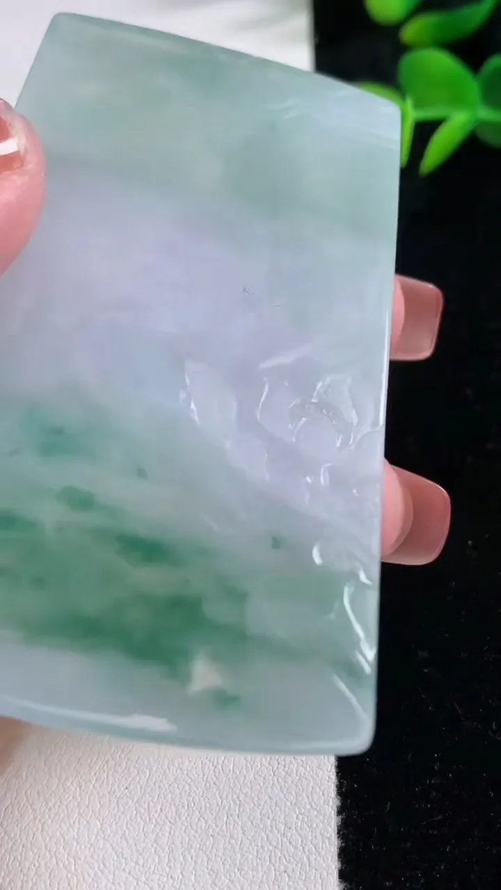 天然A货翡翠普贤菩萨吊坠，尺寸72-42.8-5.3，重量:40.06g
12月17日