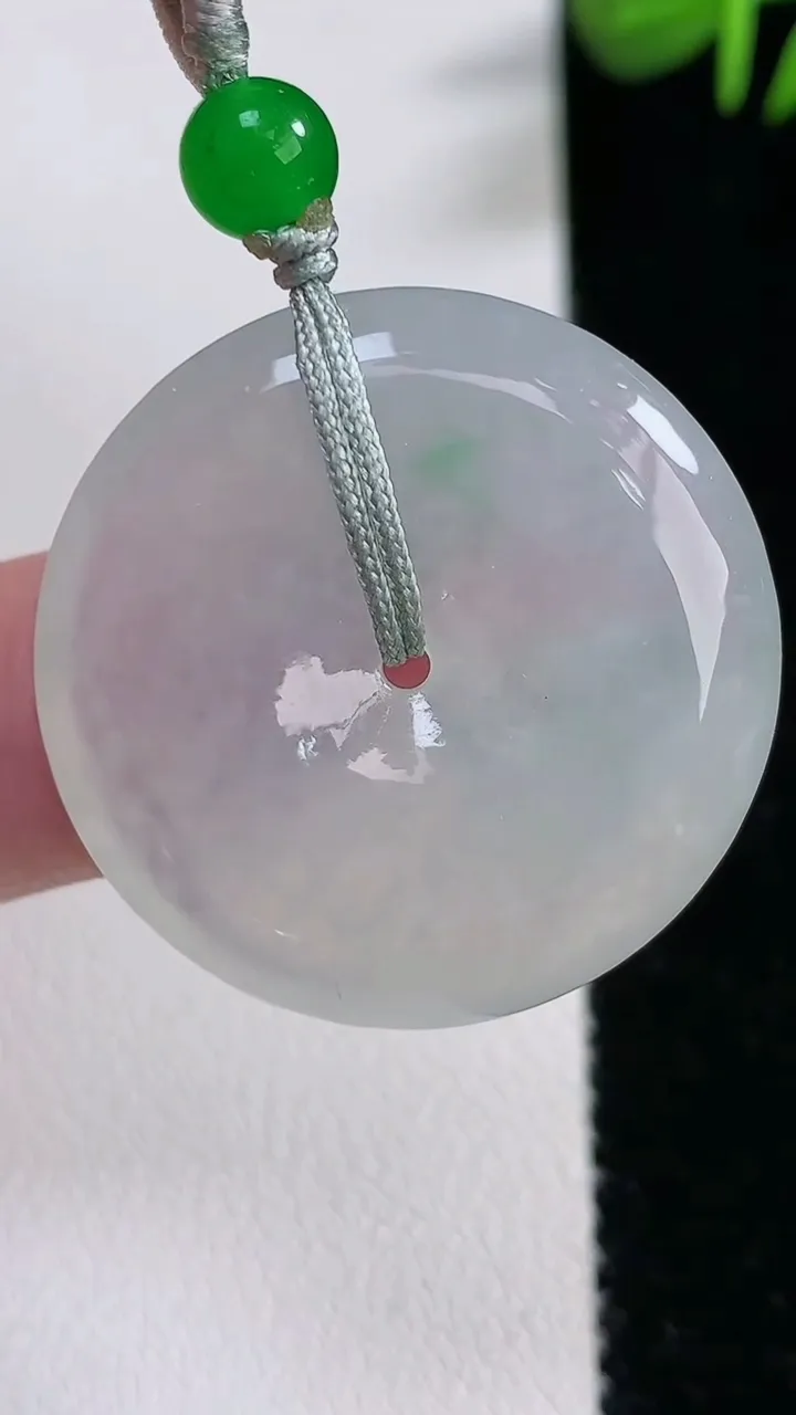 天然A货翡翠平安扣吊坠，尺寸28.9-5.6，重:9.42g
12月17日