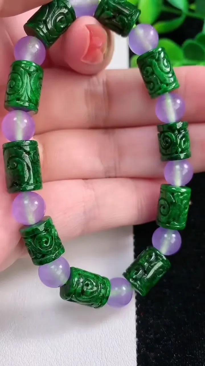 天然A货翡翠路路通手串，尺寸12-8.6，重:27.19g12月17日
工厂直销收藏佳品,种好水足，色泽均匀，有种有色，上手高大气！