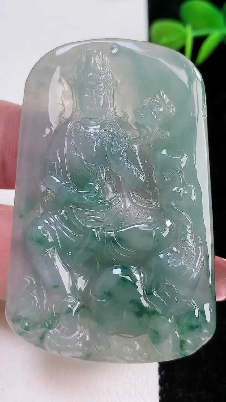 天然A货翡翠冰种飘花普贤菩萨吊坠，尺寸58.6-38-5.3，重:25.03g
12月17日