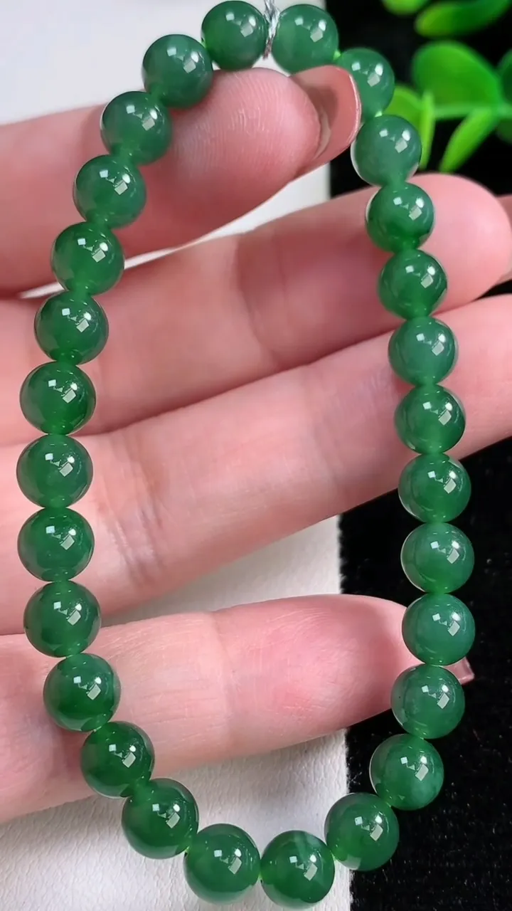 天然A货翡翠圆珠手串，尺寸6.7-28颗，重量:15.22g12月17日
工厂直销收藏佳品,种好水足