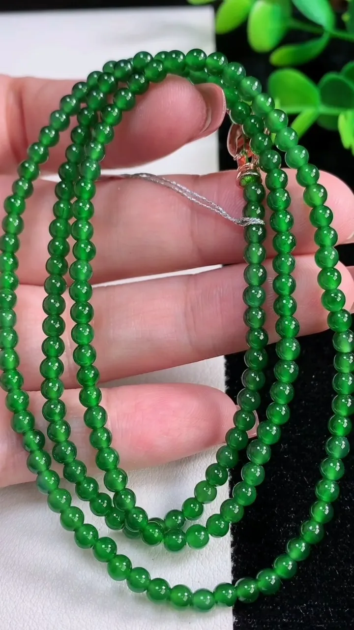 天然A货翡翠小米珠项链，尺寸3.8-120颗，重量:17.04g12月17日
工厂直销收藏佳品,种好
