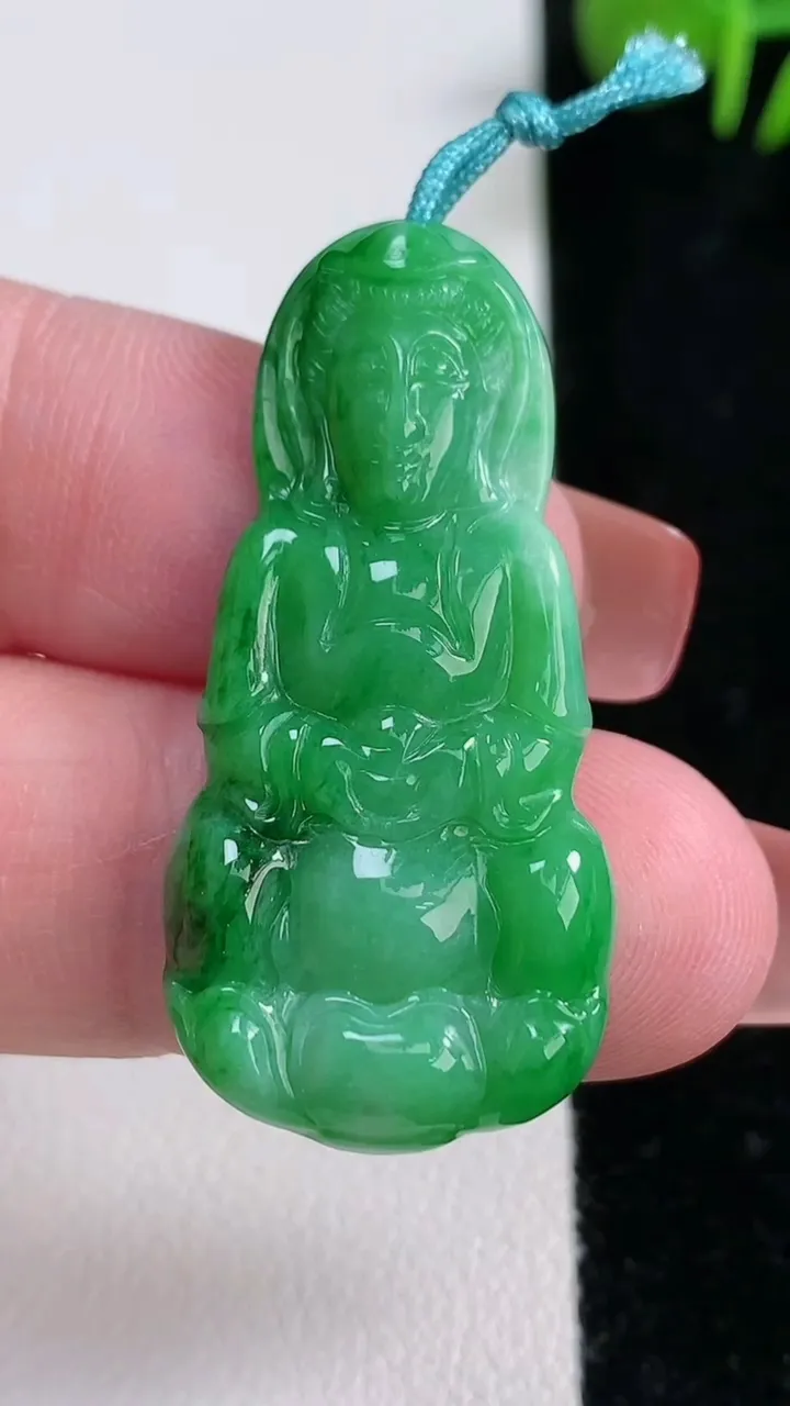 天然A货翡翠观音菩萨吊坠，尺寸39-18.8-4.5，重量:5.83g
12月17日
