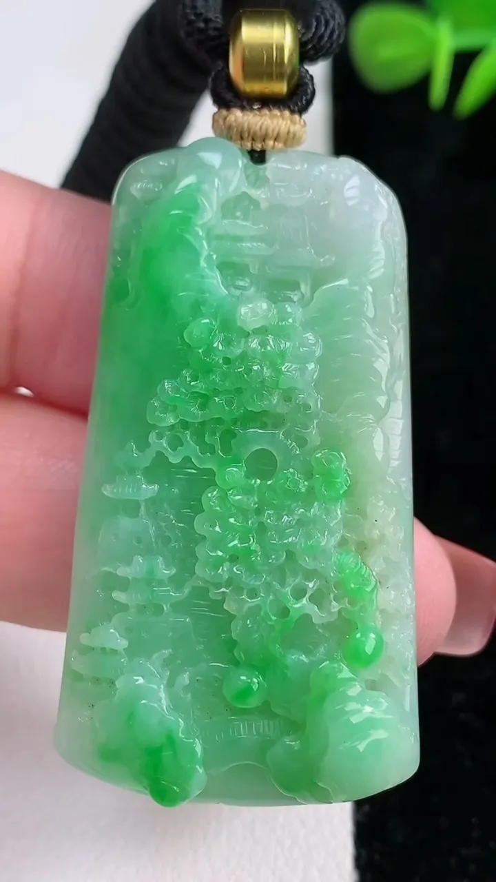 天然A货翡翠山水牌吊坠，尺寸48.2-26.4-8.3，重量:25.77g
12月17日