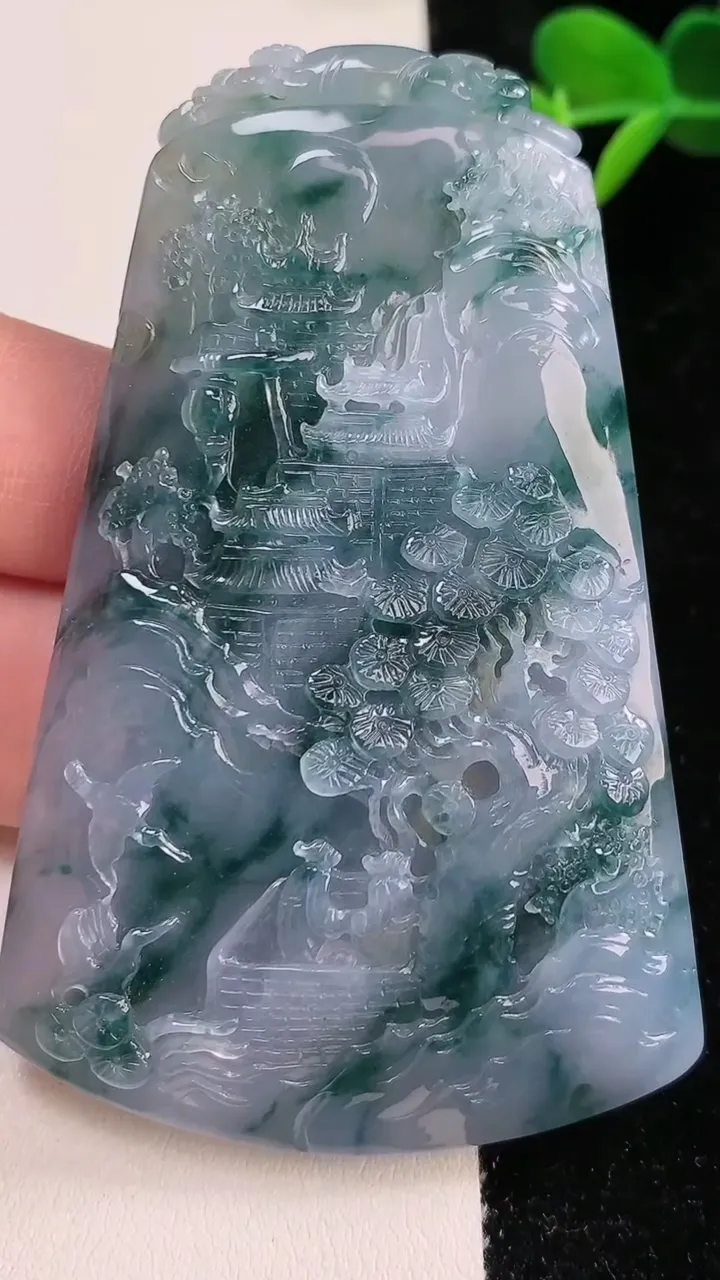 天然A货翡翠紫罗兰飘花山水牌吊坠，尺寸73-47-8，重:53.61g
12月17日