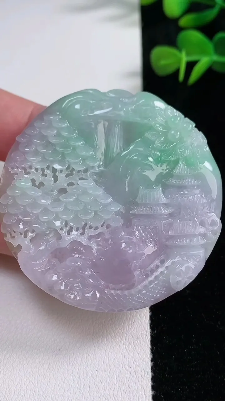 天然A货翡翠春带彩紫罗兰山水牌吊坠，尺寸53.2-7.2，重量:42.03g
12月17日