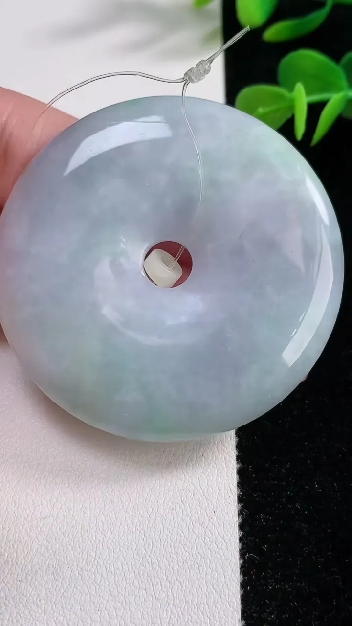 天然A货翡翠春带彩紫罗兰平安扣吊坠，尺寸55-6.8，重:43.92g
12月17日