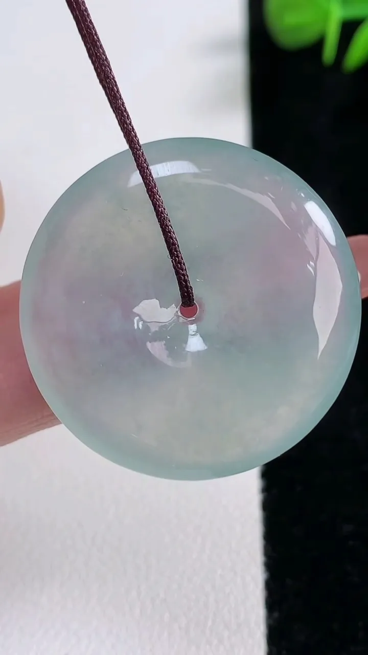 天然A货翡翠平安扣吊坠，尺寸30-5，重量:9.42g
12月17日