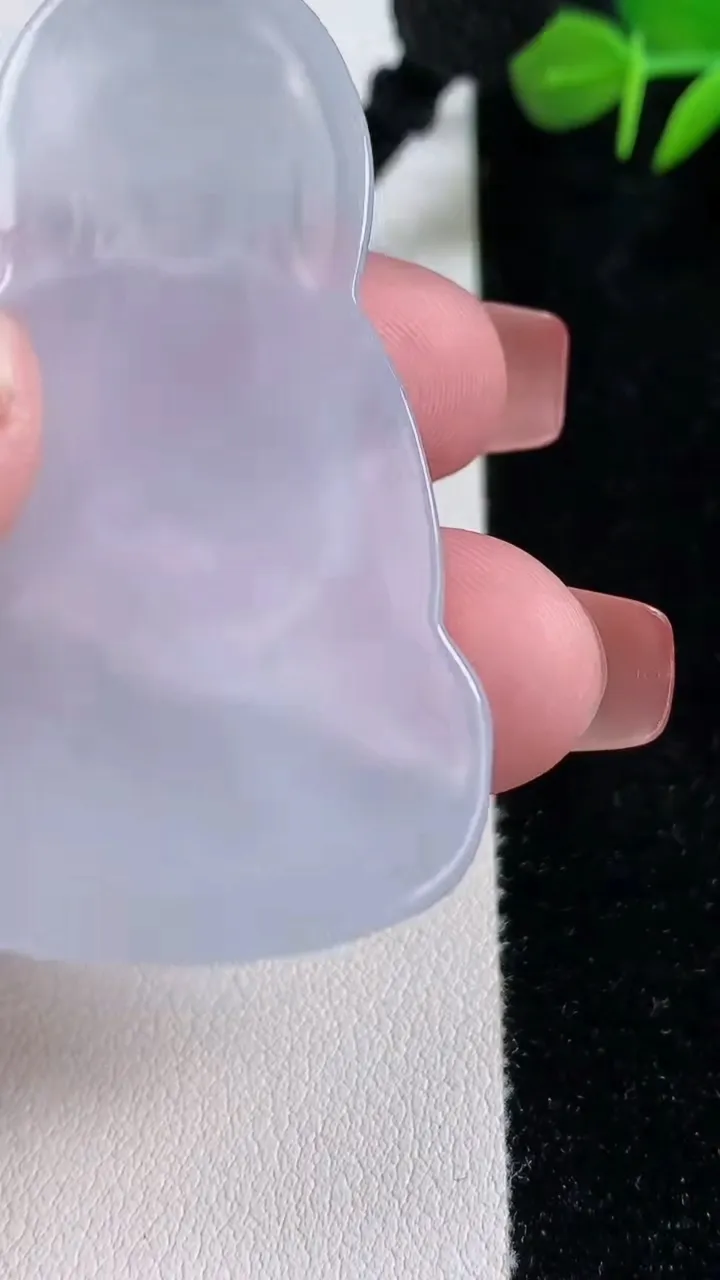 天然A货翡翠观音菩萨吊坠，尺寸56-33.5-5.2，重量:22.72g
12月17日