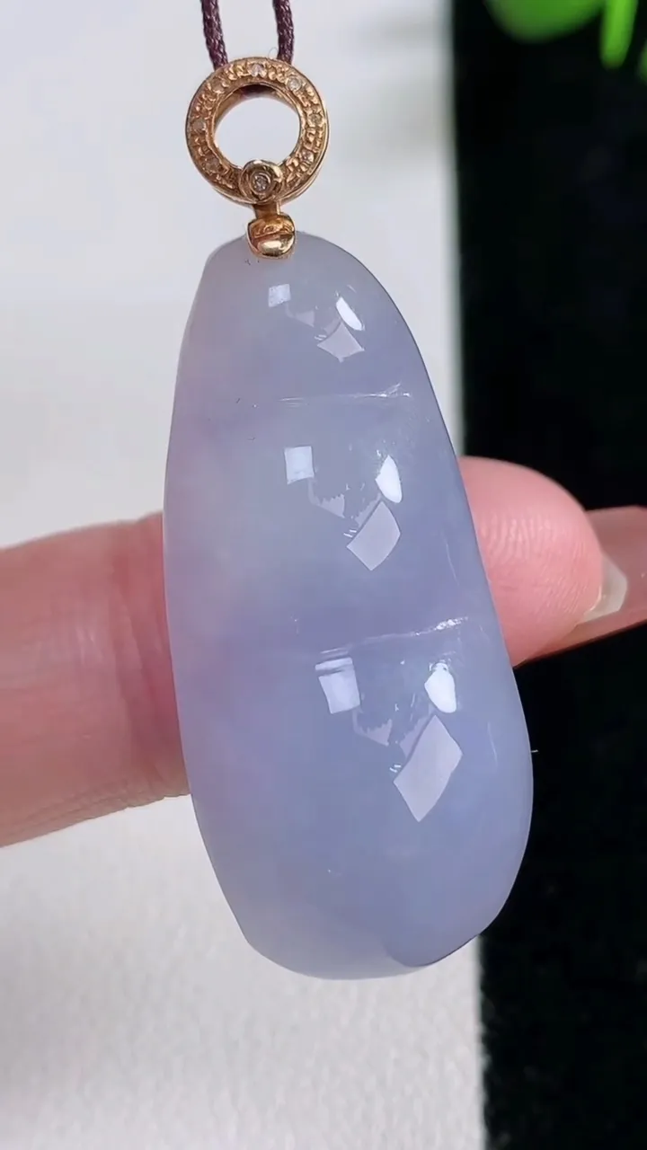 天然A货翡翠18K金紫罗兰福豆吊坠，尺寸34-15.6-9.4，重量:9.10g
12月17日