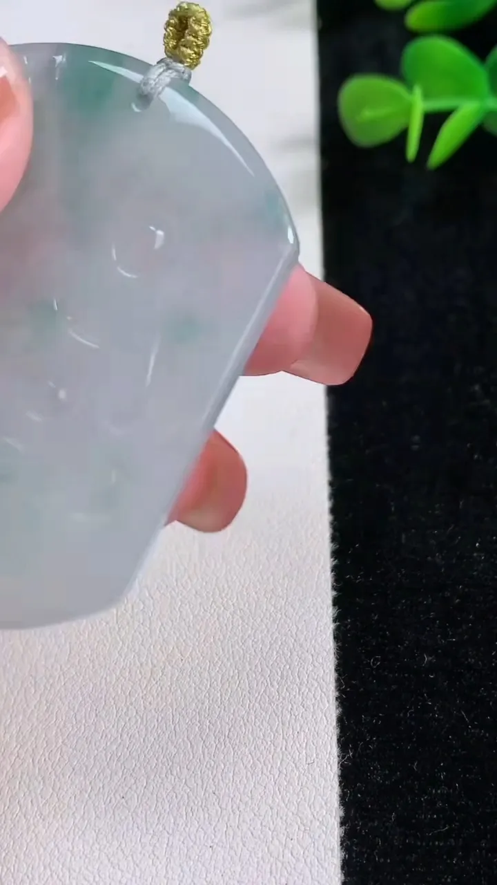 天然A货翡翠阿弥陀佛吊坠，尺寸51.7-41.6-5.4，重量:26.52g
12月17日