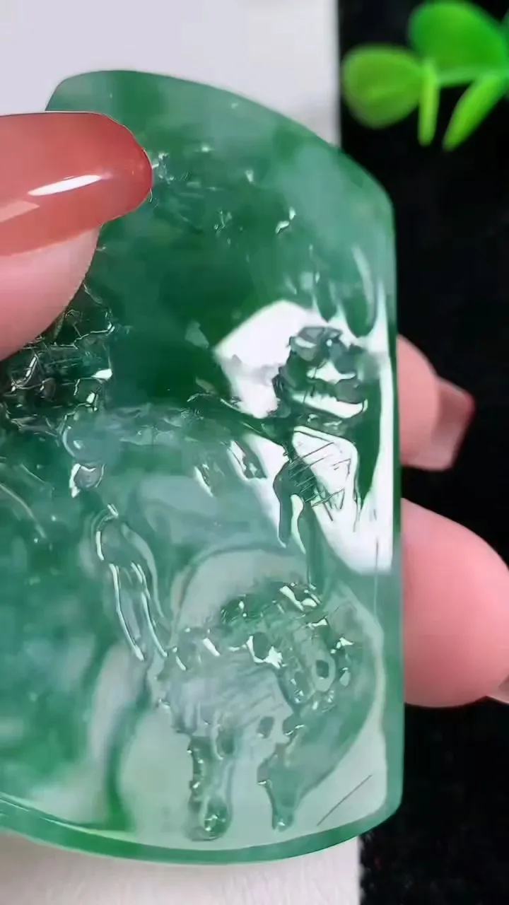 天然A货翡翠山水牌吊坠，尺寸65-43-6.3，重:37.83g
12月17日