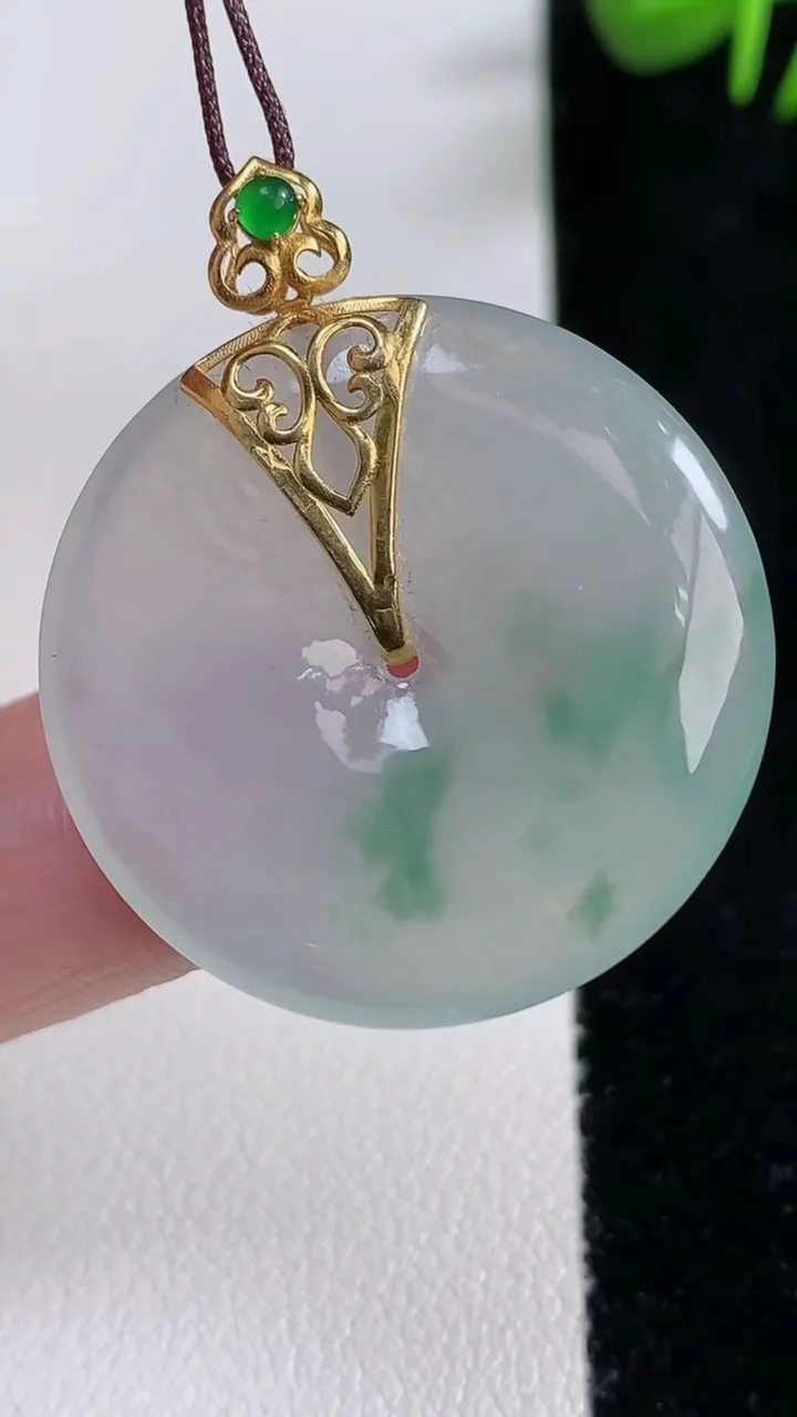 天然A货翡翠种飘花平安扣吊坠，尺寸29.5-5，重量:9.18g
12月17日