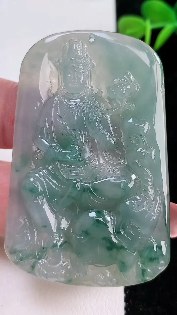 天然A货翡翠冰种飘花普贤菩萨吊坠，尺寸58.6-38-5.3，重:25.03g
12月17日