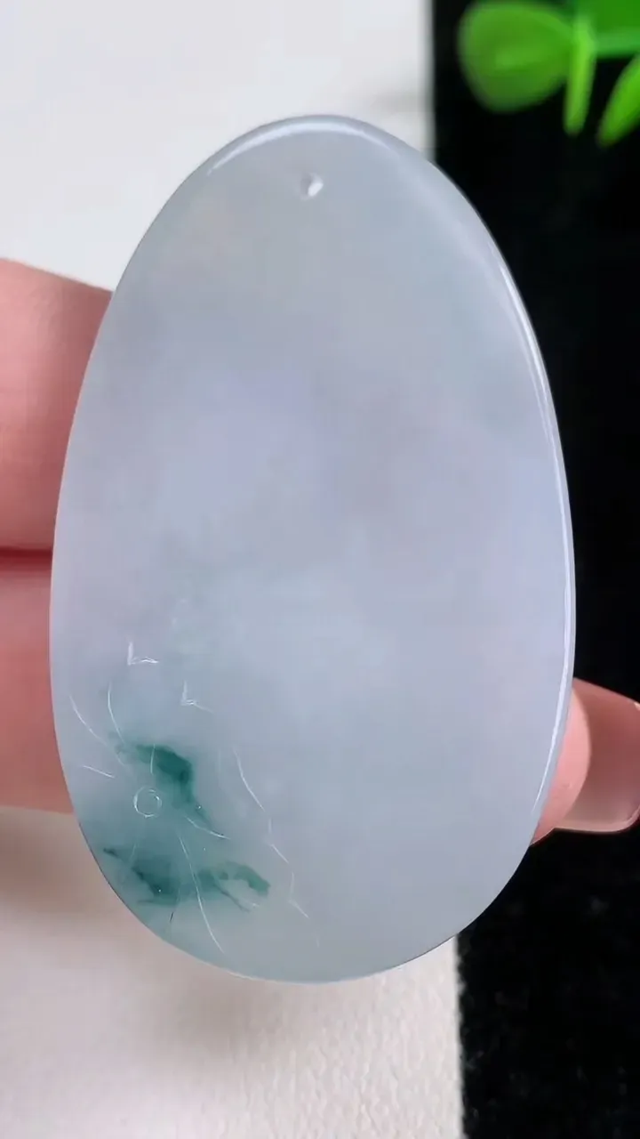 天然A货翡翠冰种飘花逍遥佛吊坠，尺寸50-30.2-5.4，重量:17.63g
12月17日