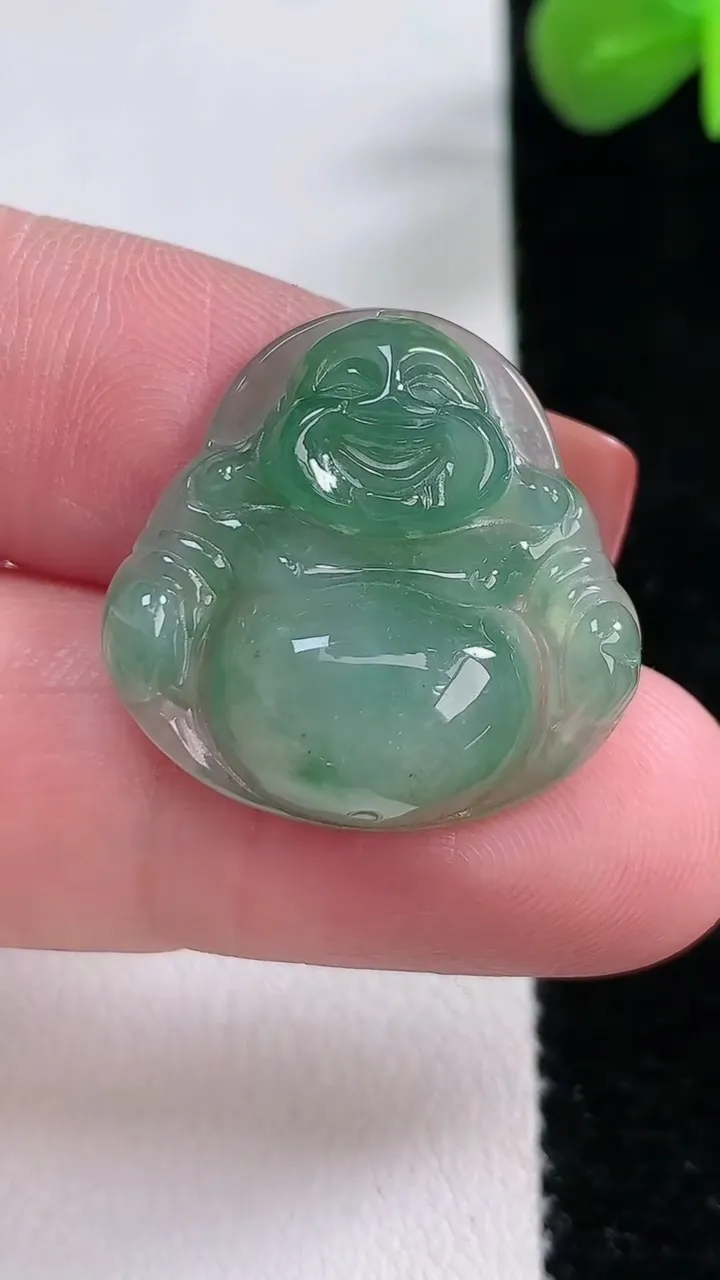 天然A货翡翠佛公吊坠，尺寸23.8-24.5-5.9，重:4.48g
12月17日