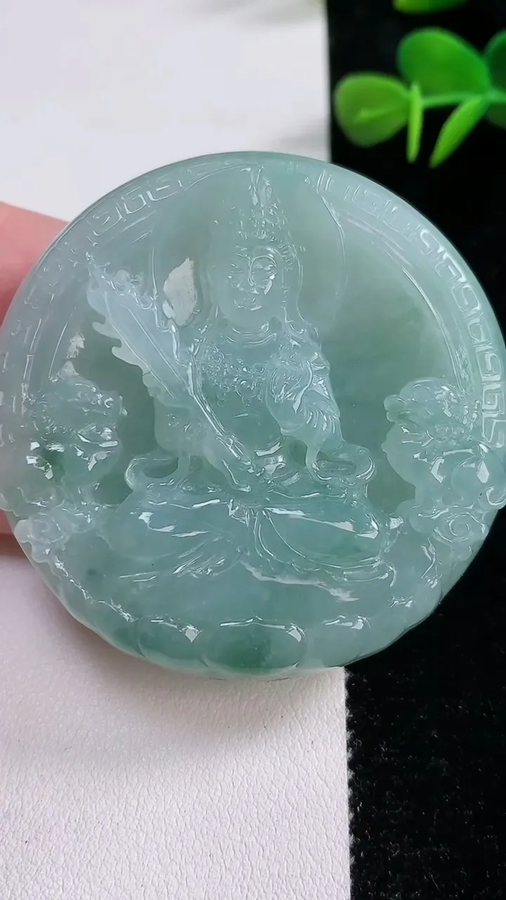 天然A货翡翠飘花文殊菩萨吊坠，尺寸53.8-16，重:79.98g
12月17日