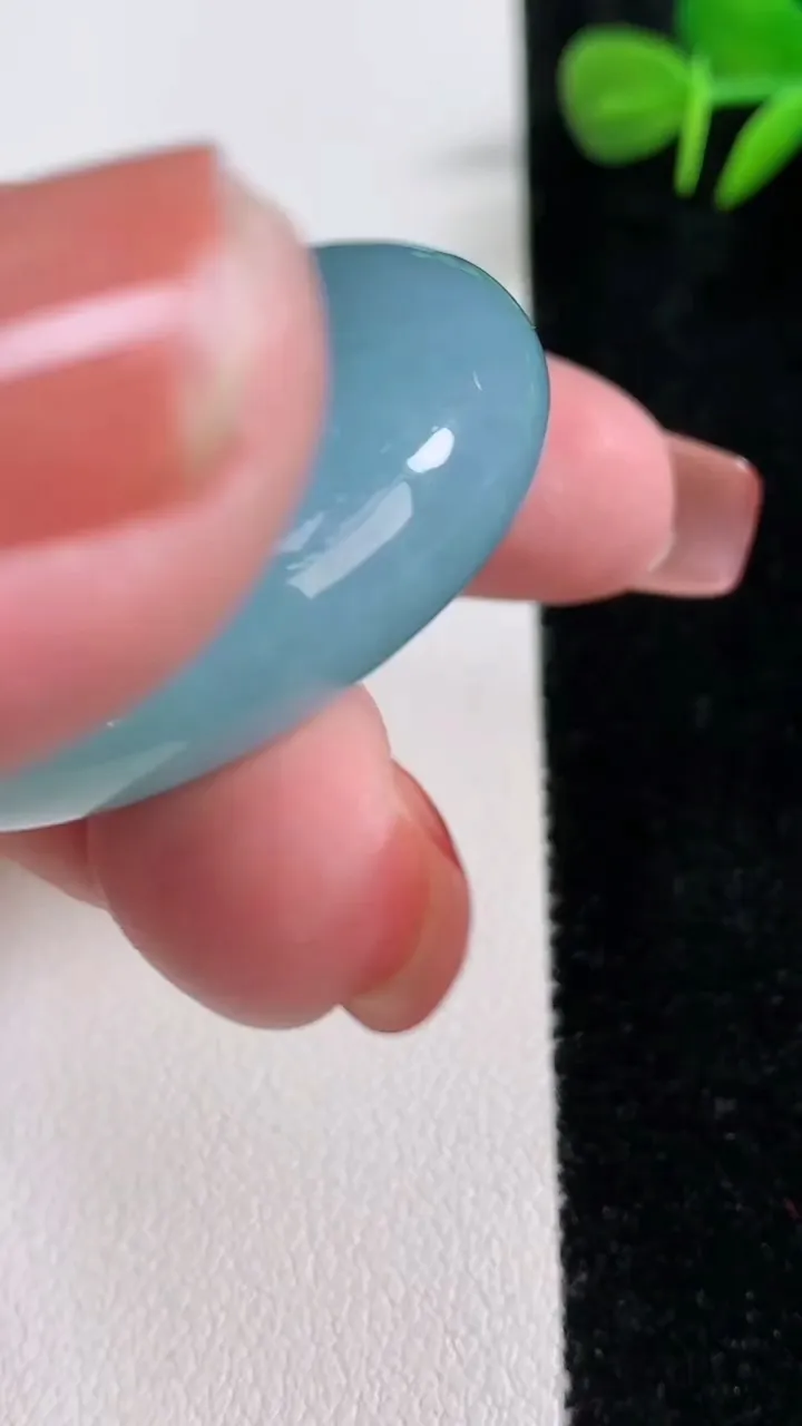 天然A货翡翠紫罗兰平安扣吊坠，尺寸39.8-12.6，重量:43.08g
12月17日