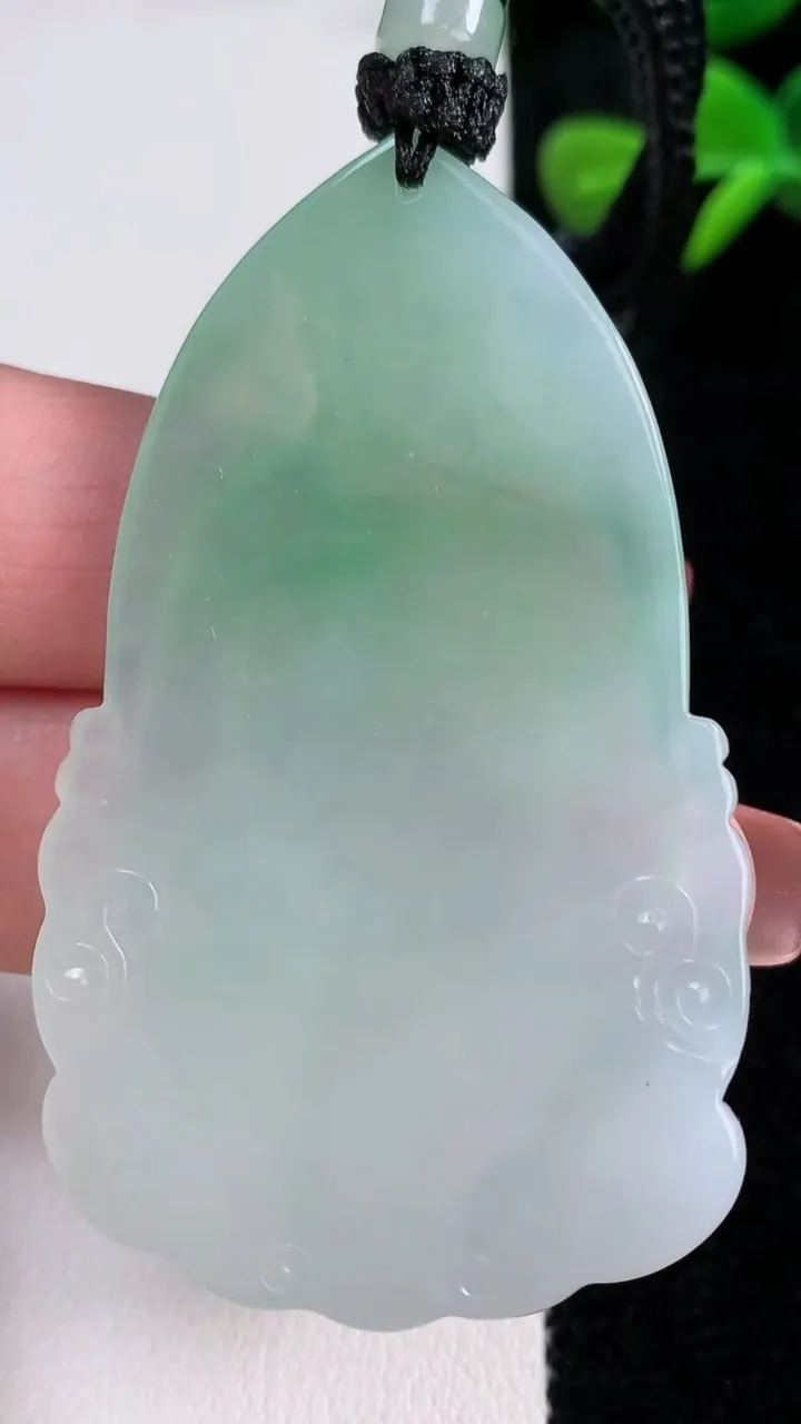 天然A货翡翠观音菩萨吊坠，尺寸59.6-36.3-5.5，重量:30.43g
12月17日