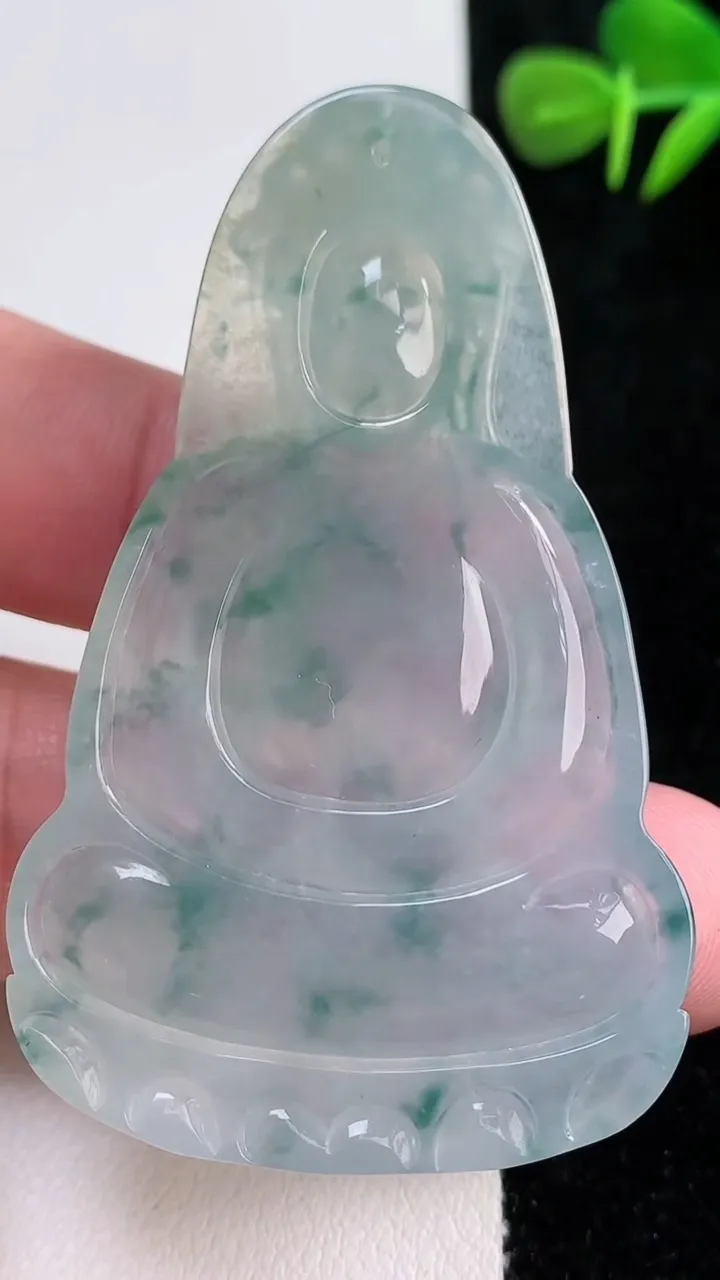 天然A货翡翠冰种飘花观音菩萨吊坠，尺寸61-38-5.7，重量:23.37g
12月17日