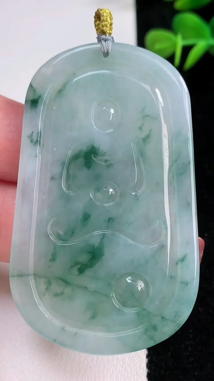 天然A货翡翠冰种飘花文殊菩萨吊坠，尺寸63.5-38.7-5.3，重量:28.98g
12月17日