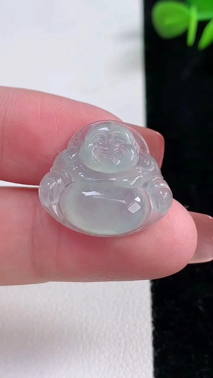 天然A货翡翠佛公吊坠，尺寸19.4-22-4.6，重量:2.87g
12月17日