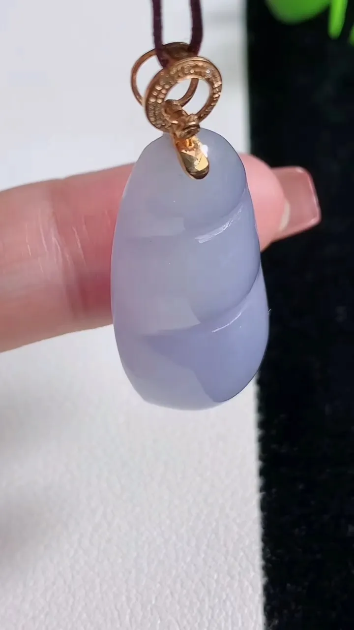 天然A货翡翠18K金紫罗兰福豆吊坠，尺寸34-15.6-9.4，重量:9.10g
12月17日