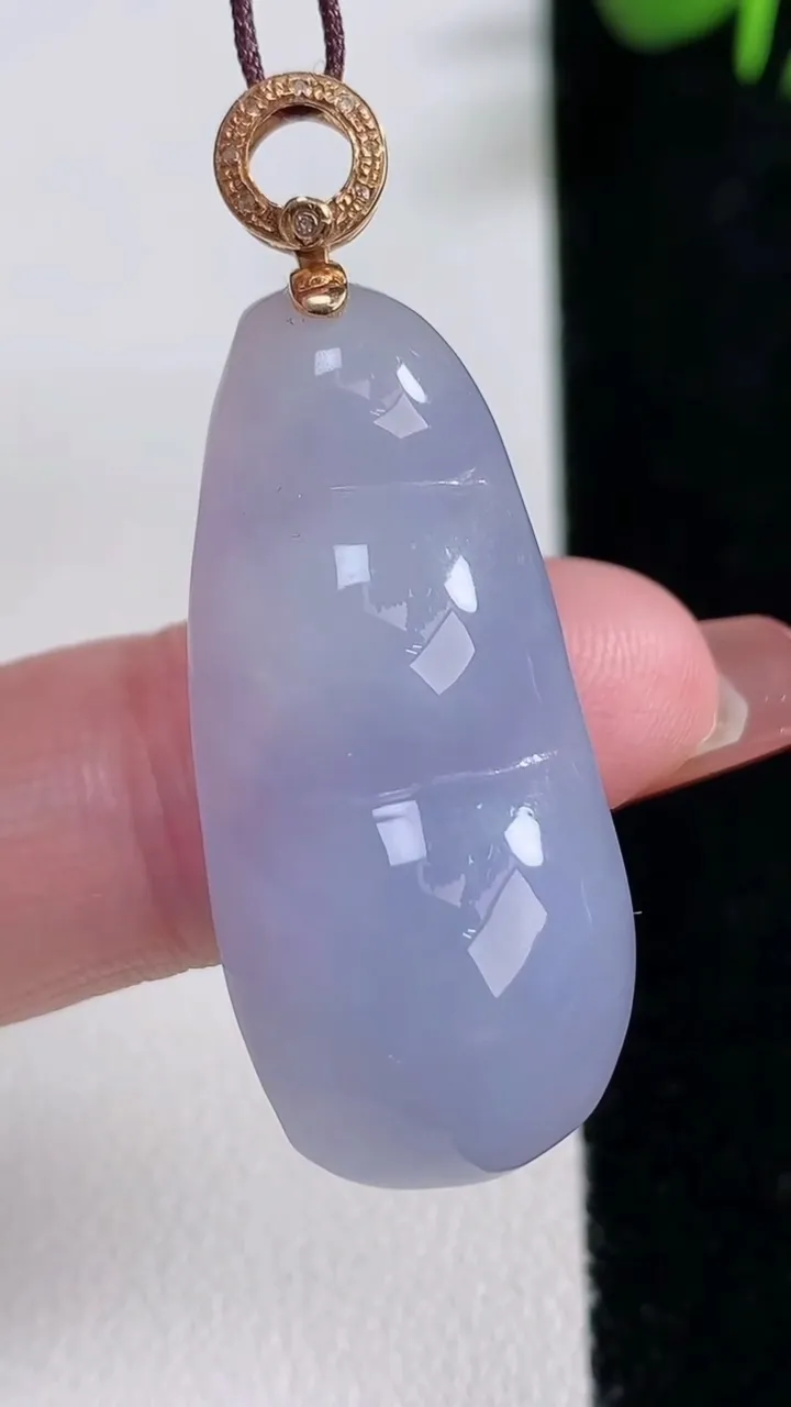 天然A货翡翠18K金紫罗兰福豆吊坠，尺寸34-15.6-9.4，重量:9.10g
12月17日