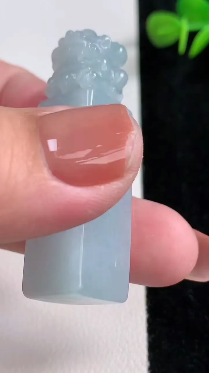 天然A货翡翠貔貅印章，尺寸48.8-13.2-12.7，重量:24.65g
12月17日