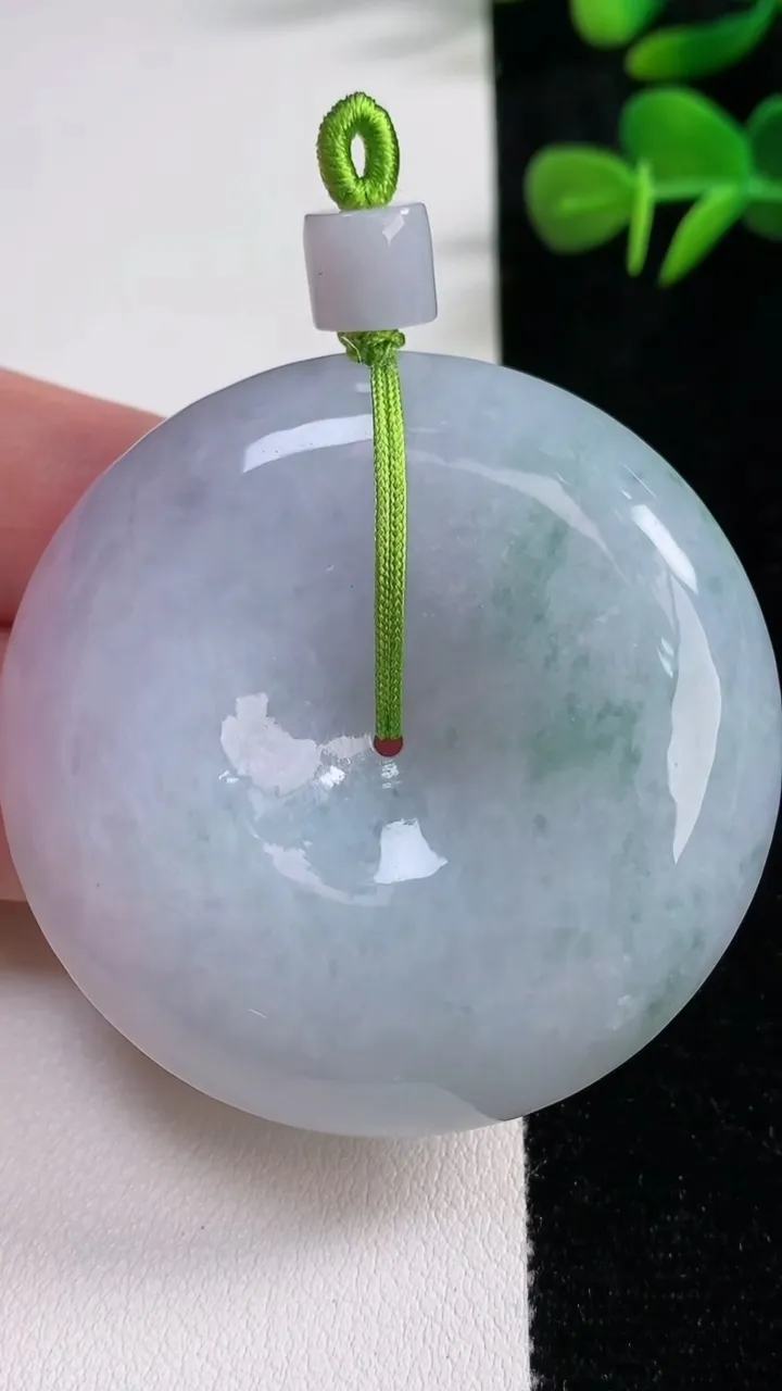 天然A货翡翠紫罗兰飘花平安扣吊坠，尺寸50.8-12.2，重量:66.39g
12月17日